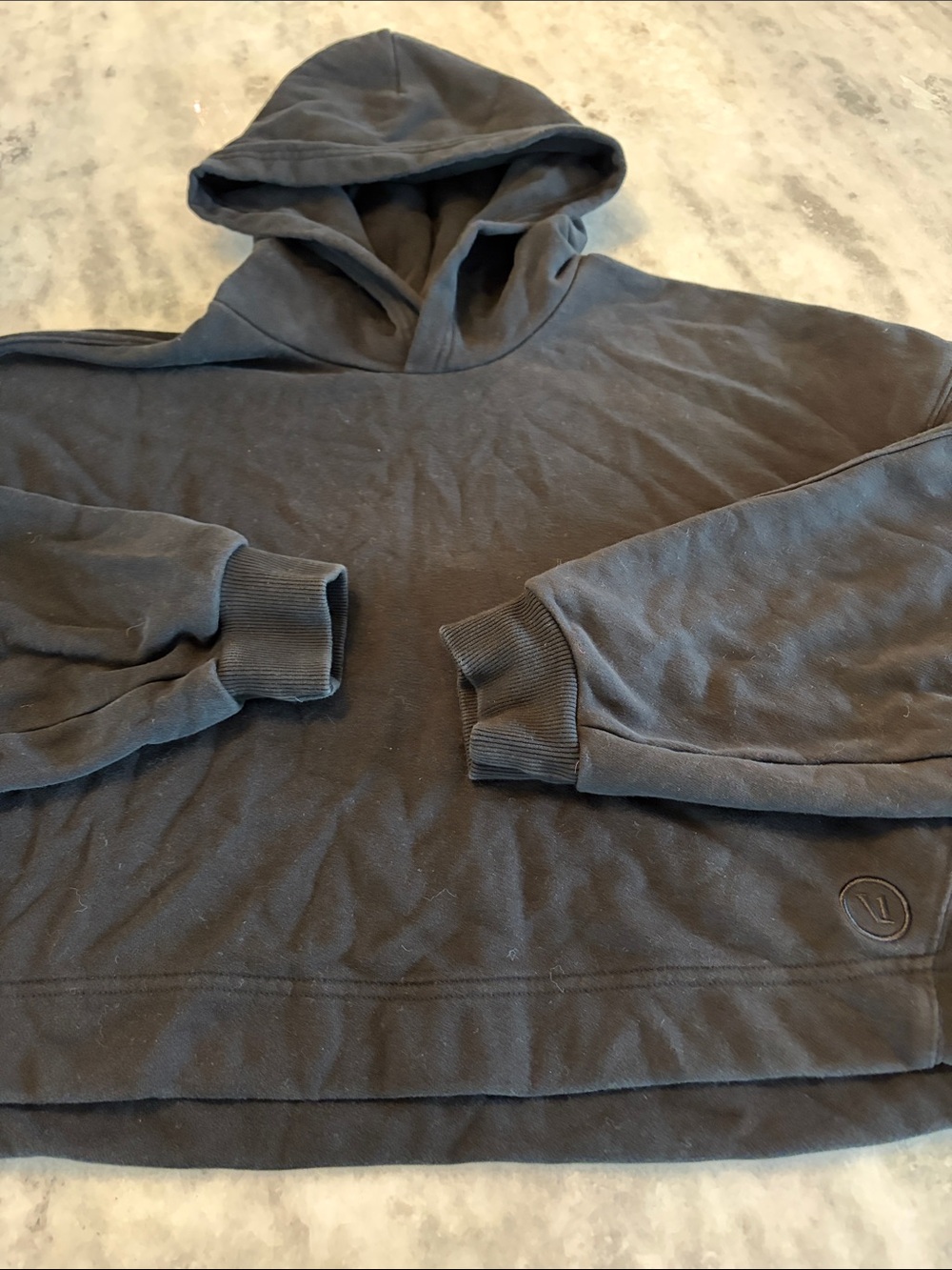 Vuori women's hoodie black